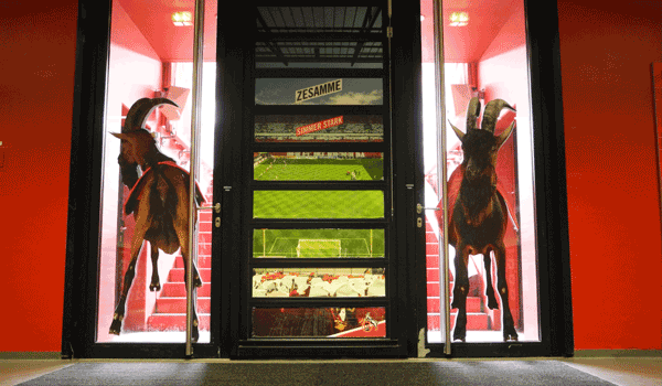 Der Eingangsbereich an dem Gäste- und FC- Spieler durch müssen, um ins Stadion zu gelangen. 