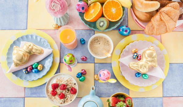 Osterbrunch: Ein gedeckter Tisch.