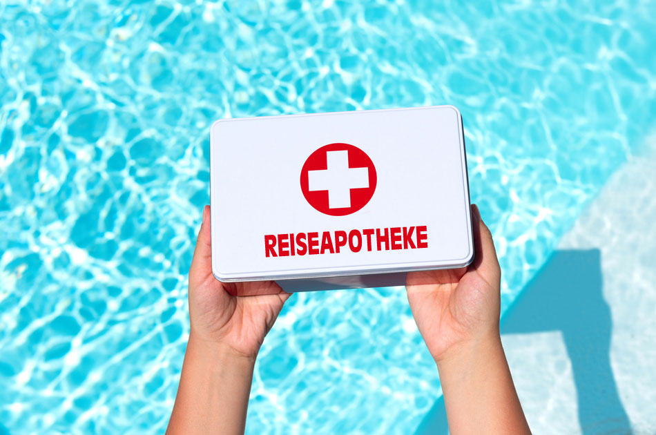 Eine Reiseapotheke am Pool