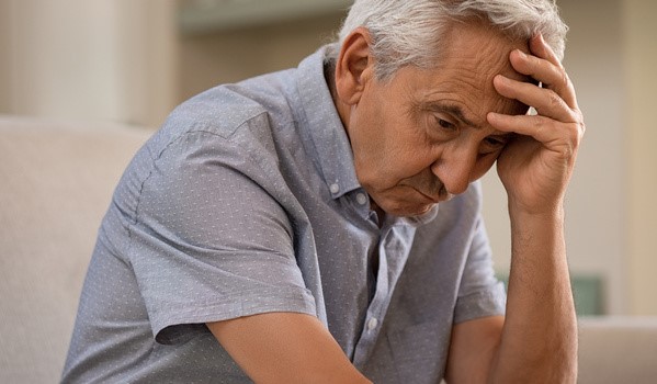 Ein älterer Demenzpatient. Das ist der Unterschied zwischen Alzheimer und Demenz