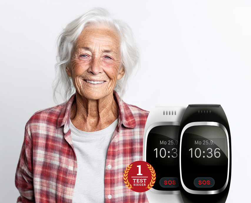 Seniorin mit weißem Haar trägt kariertes Hemd über weißem T-Shirt, daneben zwei Notrufarmbänder in Schwarz und Weiß mit digitaler Anzeige und rotem SOS-Knopf.