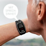 In die Notruf-Uhr sprechen