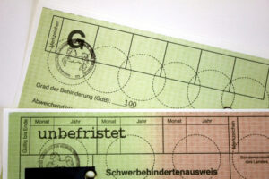 Erst mit einem Schwerbehindertenausweis erhält man viele Vergünstigungen.